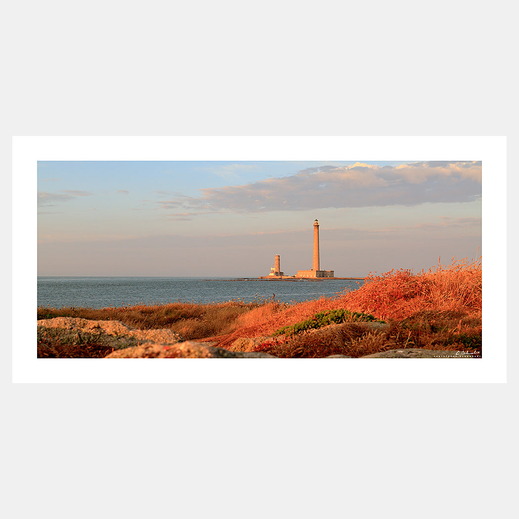 Photographie de la lumière chaude du couchant sur le phare de Gatteville près de Barfleur, Cotentin, Manche, Normandie, France.