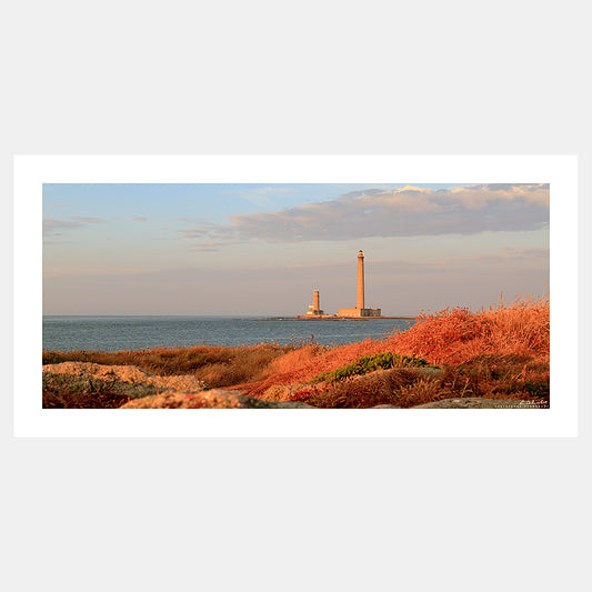 Photographie de la lumière chaude du couchant sur le phare de Gatteville près de Barfleur, Cotentin, Manche, Normandie, France.