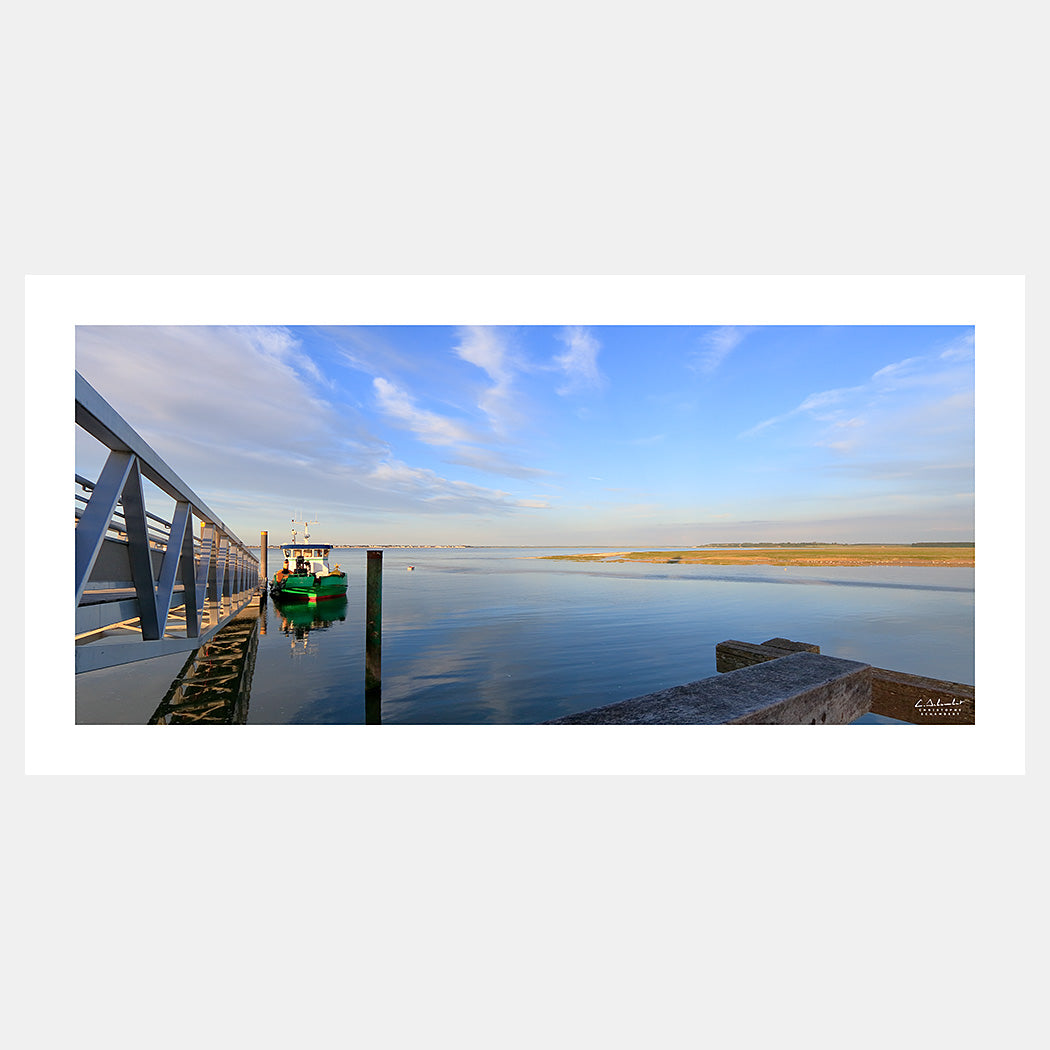 Photographie du Crotoy, de Saint-Valery-sur-Somme et de la baie de Somme à marée haute au couchant, depuis Le Hourdel, Côte Picarde, Somme, Hauts-de-France, France.