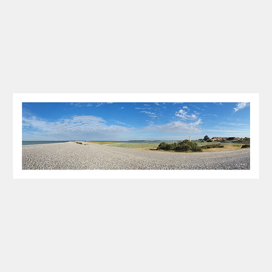 Photographie panoramique ultra grand-angle de la baie de Somme depuis les galets de la Pointe du Hourdel en été, Baie de Somme, Côte Picarde, Somme, Hauts-de-France, France.