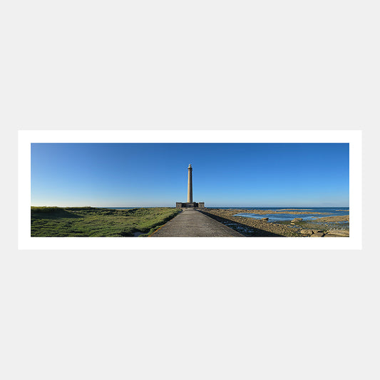 Photographie panoramique du phare de Gatteville près de Barfleur au couchant en été, dans le Cotentin en Normandie, France.